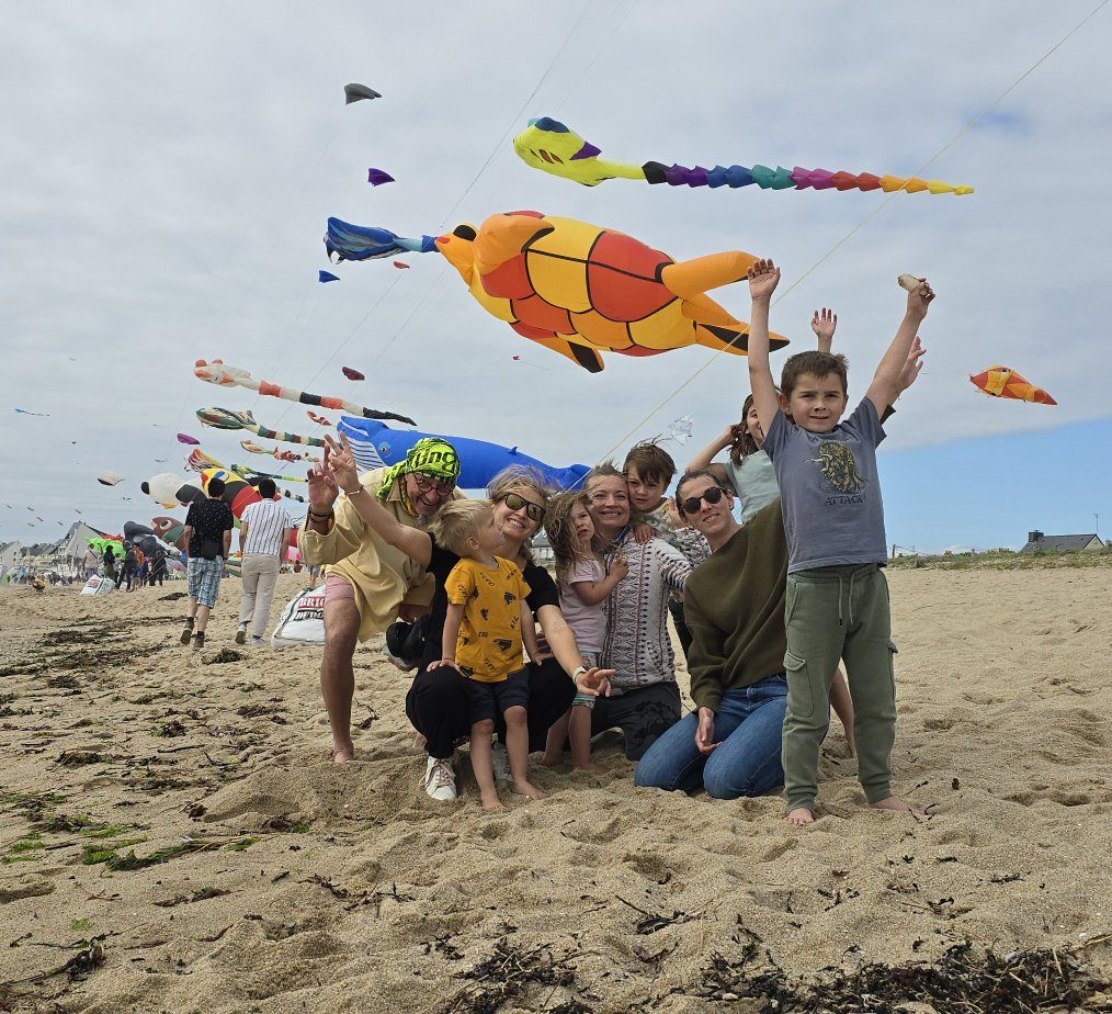 Festival de cerfs-volants sur la plage