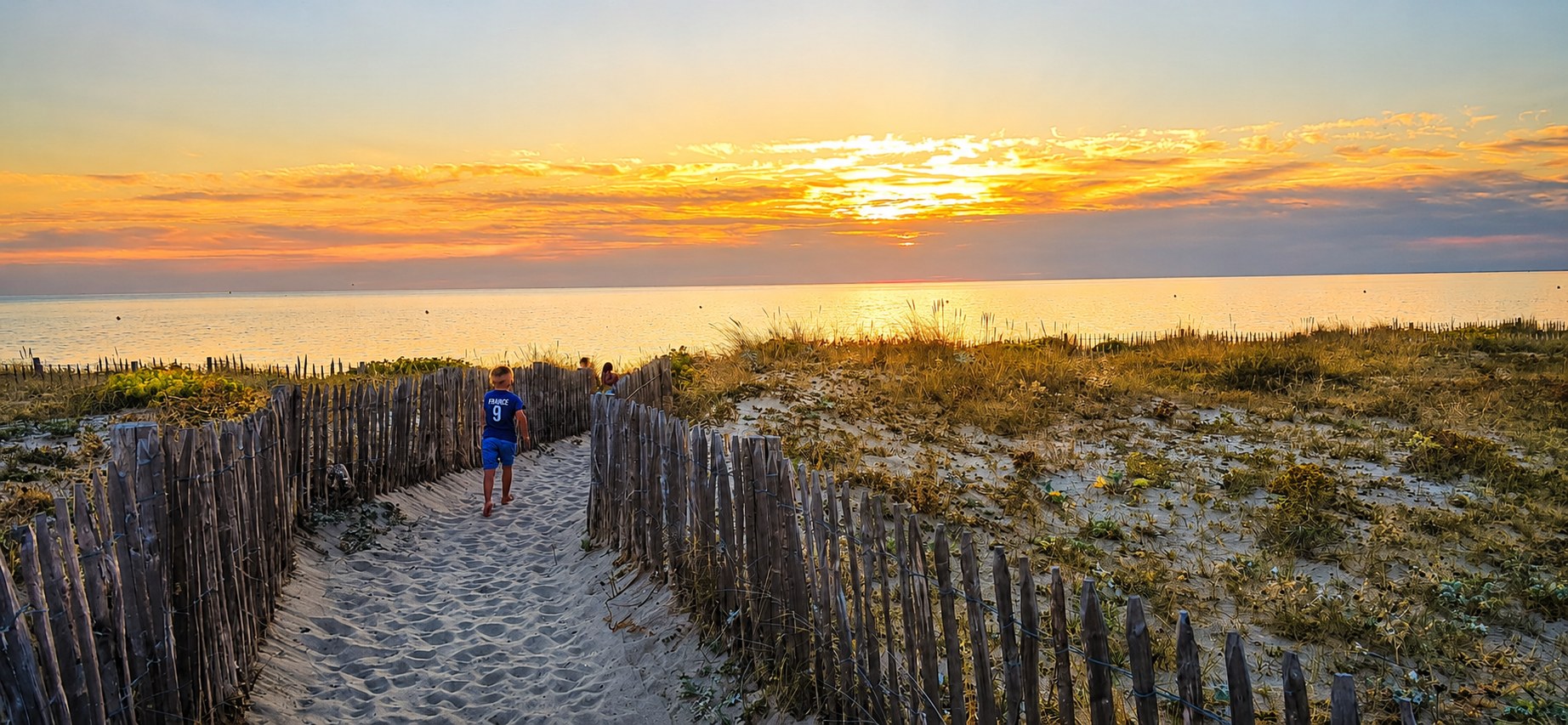 Le chemin dans la dune au coucher du soleil